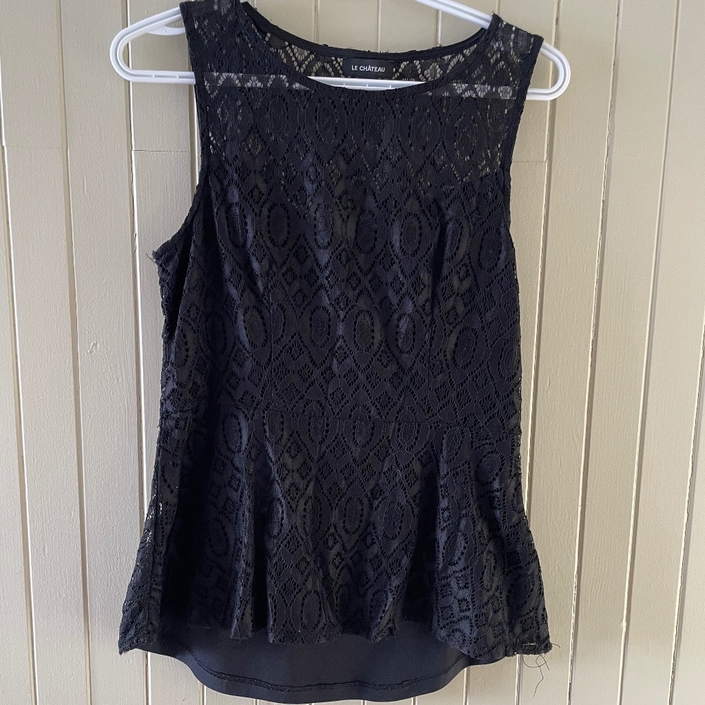 Le Chateau - Sleeveless black "lace" peplum top - M